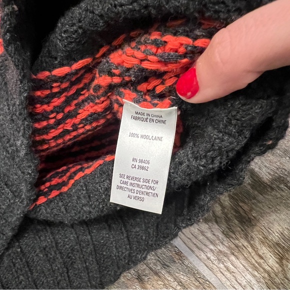 Theory 100% Wool Fretta Loryelle Sweater, Red & Black Geometric Print, Women’s M - Picture 3 of 5